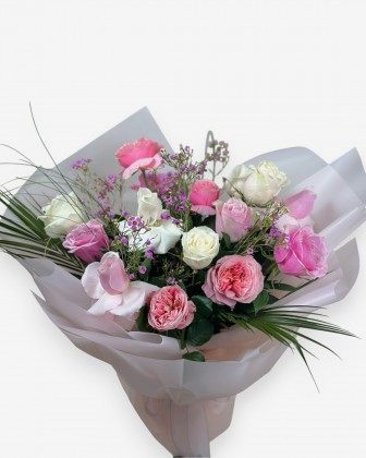 Rosy Whisper – Pembe & Beyaz Gül Buketi